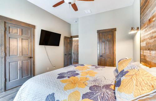 Lavish Retreat with Decks, Steps to Table Rock Lake! - Foto 26