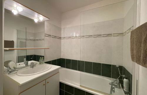 L'air marin Apt avec belle terrasse vue dégagée séjour lumineux 10 mn à pied mer et centre Port en Bessin, tous commerces et restaurants, proche Bayeux et Omaha Beach - Photo 16