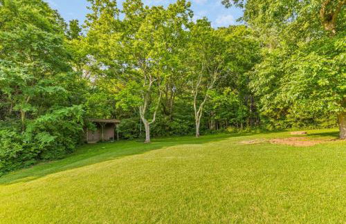 Updated and Spacious Home with Huge Yard Office and Decks - Foto 53