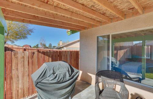 Victorville Home with Fenced Backyard and Patio! - Foto 23