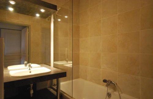Le Vieux Port Apartments - Photo 12