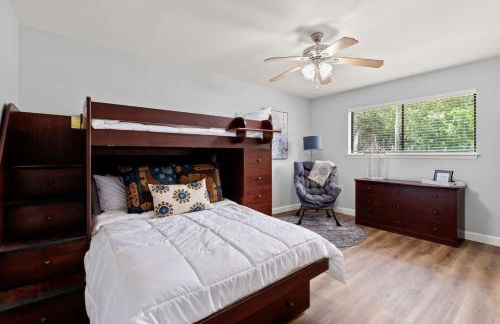 5BR 3.5BA Waterfront Boat, Dock and Kayaks, Lake McQueeney by Austin Vacay - Foto 28