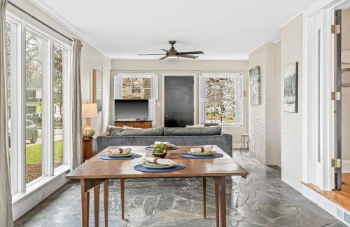 Luxurious Retreat in Historic Downtown Burlington Downstairs Only - Foto 11