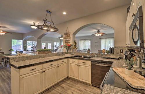 Lavish Family Escape with Game Room in Avondale! - Foto 9
