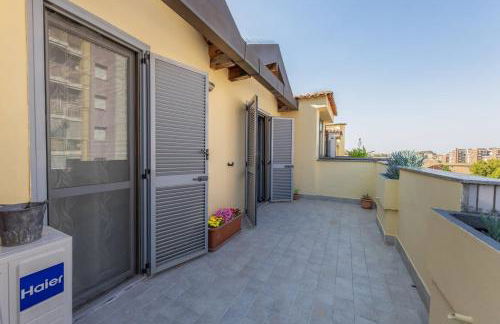 Homey Grandeur - Spacious Stay with Terrace & Wi-Fi - Foto 10