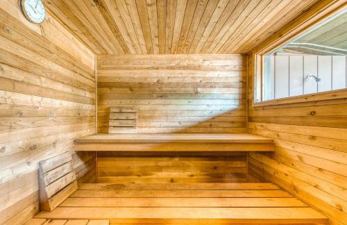 The Bridge and Balcony - Photo 31