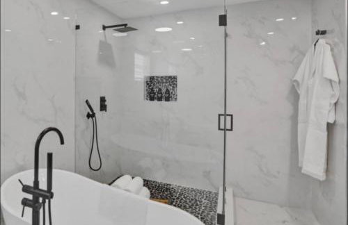 Modern 4 Bedroom -Kosher - Heated Pool - Game Room - Foto 9