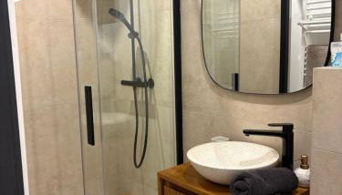 Le Chêne Doré Appartement romantique avec Jacuzzi Privé au cœur du centre touristique - Foto 5