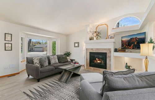 Charming Home with RV Parking - 30 miles from RMNP! - Foto 16