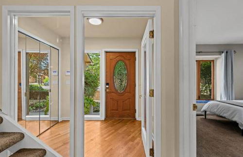 NEW! 4BR I Indoor Pool on the Bay in Boat Town USA - Foto 43