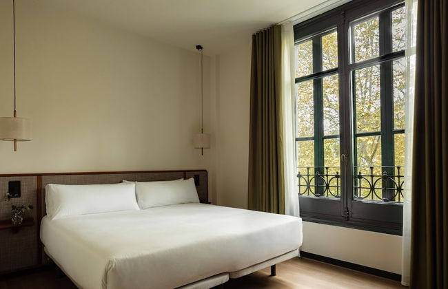 Batimont Suites & Apartments - Photo 25