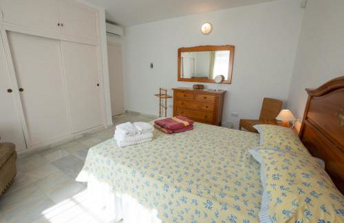 Private Heated Pool, Jacuzzi & 1225m2 garden in Villa Cipreses - Photo 27