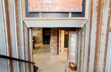 Historical Boiler Maker - Downtown Muskegon - Foto 9