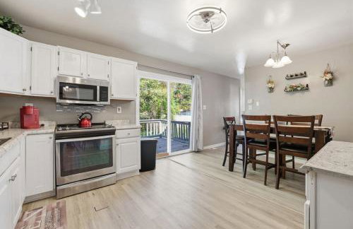 Next Stop! Comfort! 3 BR Near Amtrak Station! - Foto 26