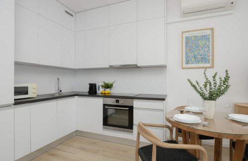 Stylish Apartment in Browary Warszawskie with Air Conditioning & Parking by Noclegi Renters - Foto 11