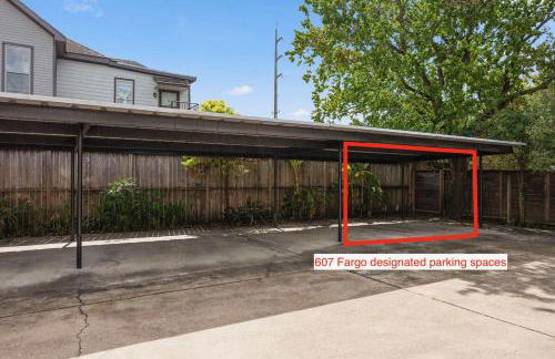 Modern Montrose 2BR Townhome Sleeps 10 with Gated Parking - Foto 32