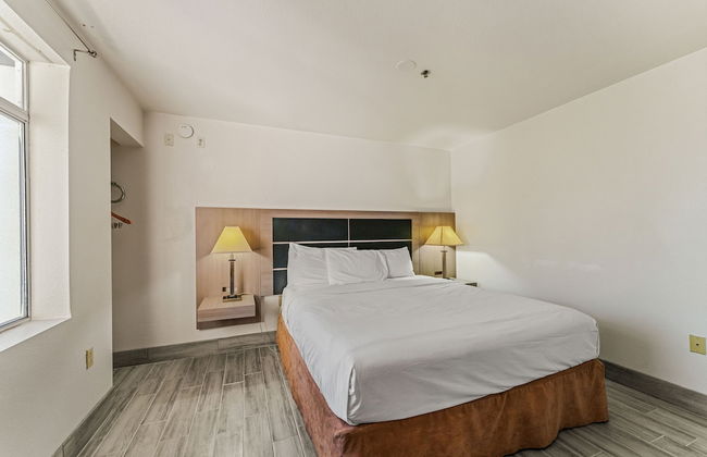 Metro Chandler Extended Stay - Photo 17