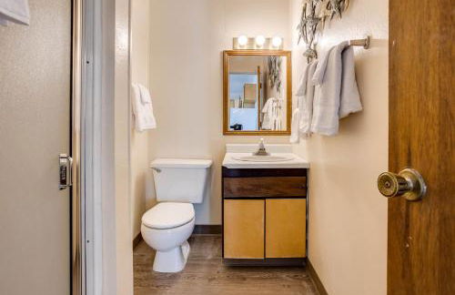 Ocean Front Duplex with Views! Dog Friendly -Surfside Cottage South - Foto 13