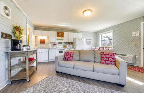 Lake Views and On-Site Hiking Cape Fair Cottage - Foto 4