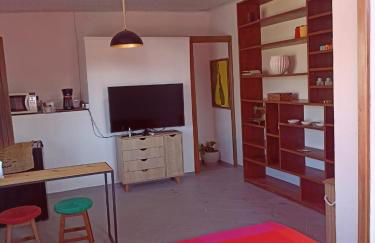 Apartamento Charmoso, Localização Privilegiada Enfrente Aeroporto - 2m orla mar - Foto 3