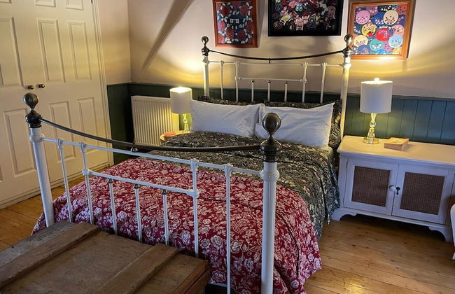 15th Century 6-bed Farmhouse, Sleeps 11, Pets Ok - Photo 4