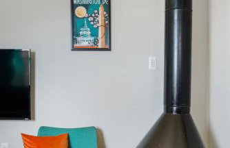 Mid-Century Marvel Steps from Restaurants Bars and Markets 3BR & 2BA - Foto 12