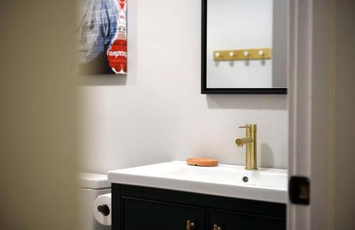 HostWise Stays - King Bed - Free Street Parking - Walkable Location - Foto 20