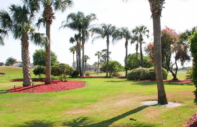 Spacious Home w Garden BBQ and Games at Golf Club - Photo 34