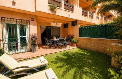 Marbella Dunas de Cabopino 2BR Apartment with Private Garden, Pool & Parking - Magnolia Properties - Foto 1