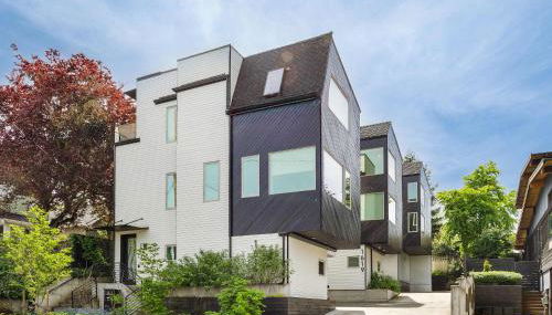 Ocean-Inspired 3B Modern Retreat w Kids Room - Foto 5