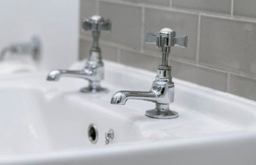 Spacious Apartment, Free Parking, Central Location Near To Uni, Hospital, Town - Foto 33