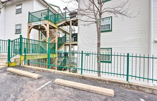 Pool Access Waterfront Lake Ozark Condo with Patio - Foto 33