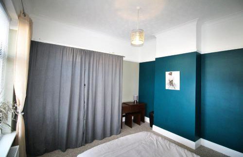 Large Bungalow - Sleeps 8 - 3 Large Beds - 2 Bathrooms - Off Street Parking - Pets Welcome - Very Large Enclosed Gardens - Fast Wifi - Foto 6