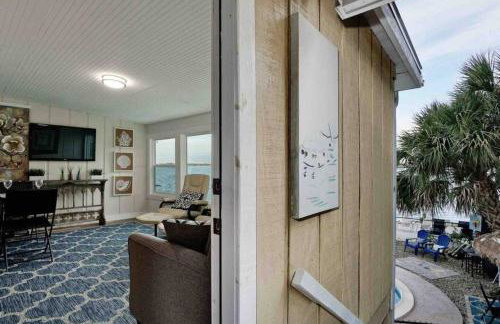 "Seaglass" Dazzles with Exceptional Bay Views! - Foto 27