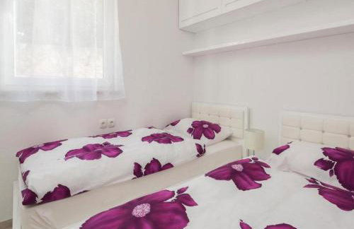 La Perla Apartments - Photo 35