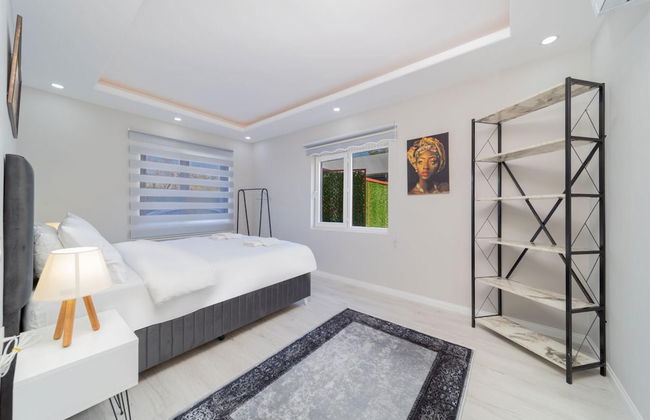 Villa With Pool and Backyard in Kepez - Photo 13