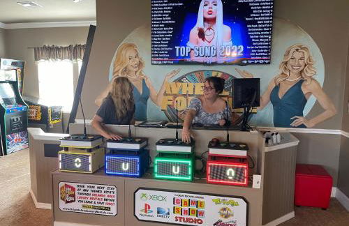 10 Acre Lakefront Game House - Sleep Upto 45 - Foto 25