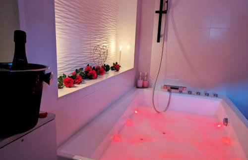 Dark Room Perpignan aux 50 nuances Jacuzzi Privé - Foto 2