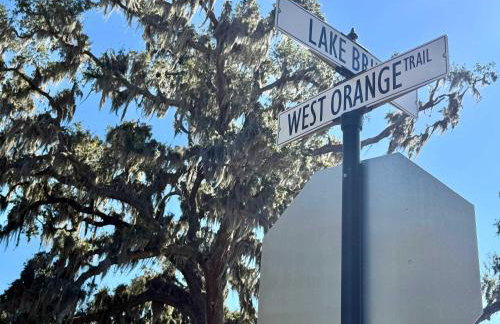 StylishAptWtrGrdnOppLake&Prk&Yrd - Foto 32