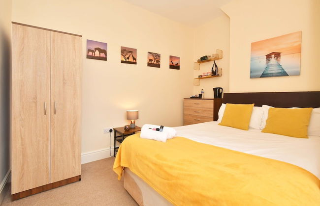 Townhouse @ 178 Ruskin Road Crewe - Foto 1