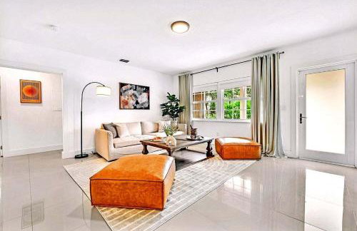 Bright 4BR North Miami Villa Close to Beaches and Huge Backyard - Foto 3