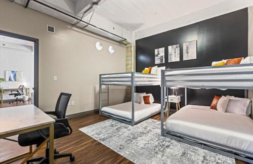 Heart of Downtown Dallas 2BR 2BA Getaway - Photo 18