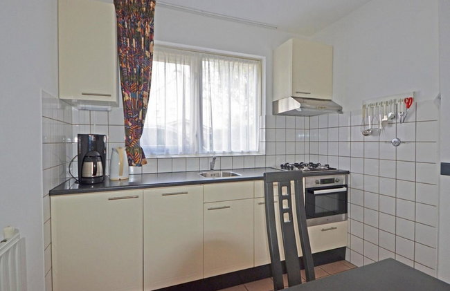 Cosy Bungalow Near the Beach - Photo 15