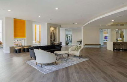 Tasteful 2BR I Pool I Gym I Parking I Workspace - Foto 21