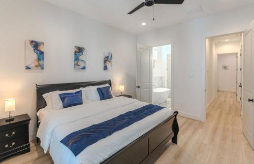 Luxury Charming 3BR 3Bath Free Wi-FI 8 Guests, Gated Home, Houston Downtown - Photo 2