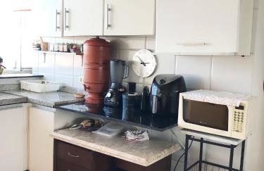 Aconchegante, ótima localização e vista para o mar - Foto 14