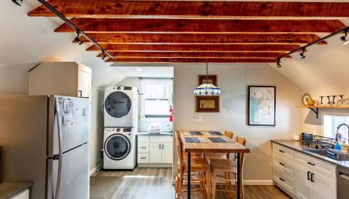 Private Renovated Apt w WasherDryer near dwntwn - Foto 3