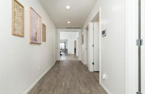 Spacious Family Oasis ~ PoolTable ~ Backyard ~ Pkg - Foto 17