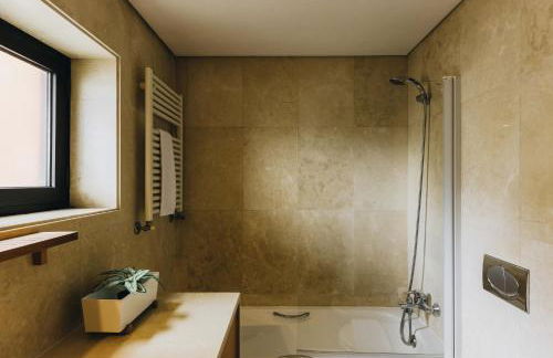 Douro Riverfront 2BR with Private Terrace & Garage - Foto 16