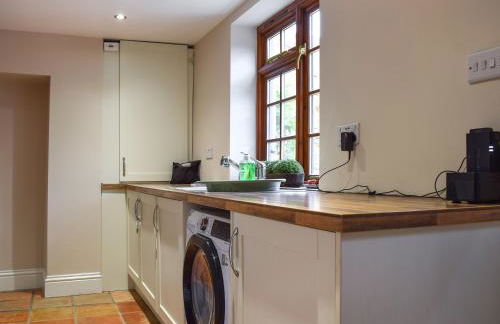 Queens Manor - Photo 19